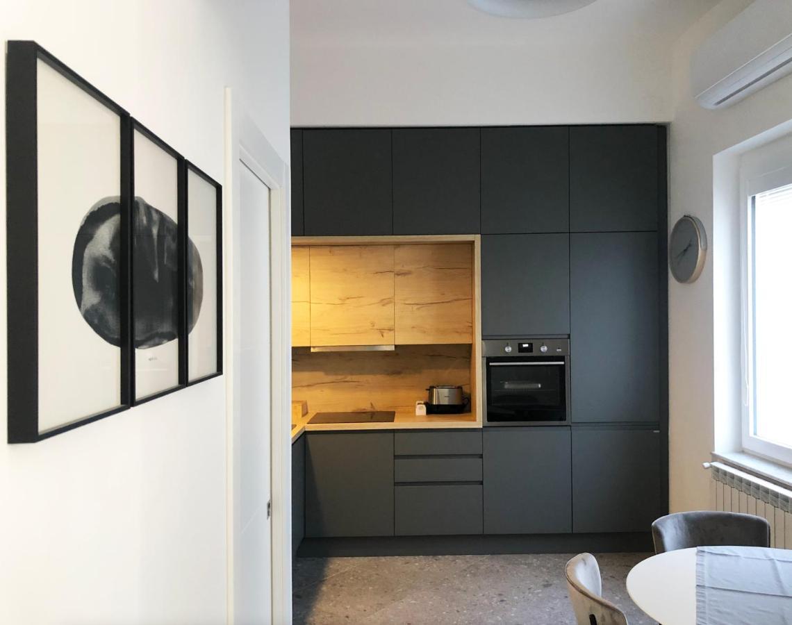 Lily Apartment Napoli ภายนอก รูปภาพ